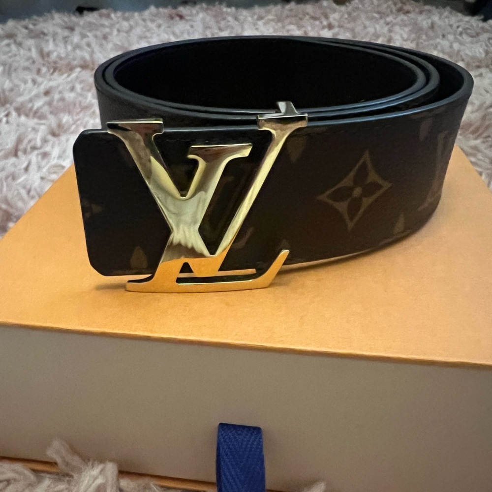 Authentic Louis Vuitton Initial monogram reversible belt 40mm